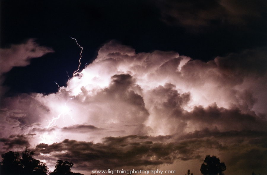 Lightning Image 1995110526