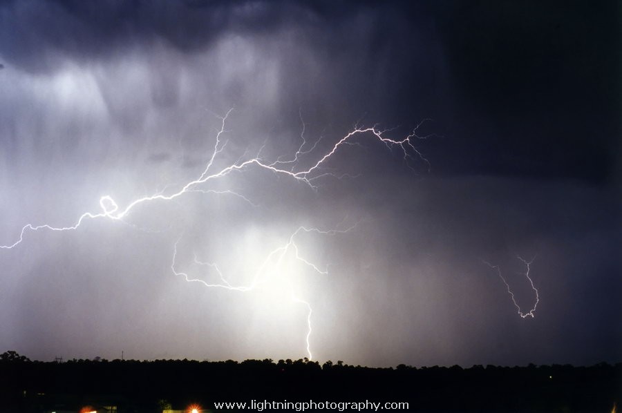 Lightning Image 1997042410