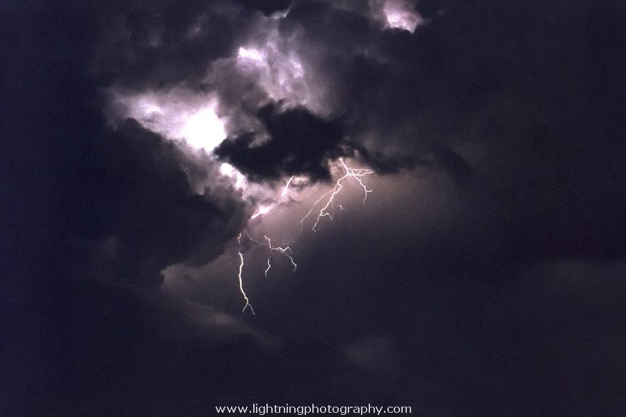 Lightning Image 2001051708