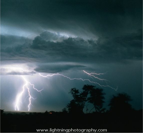 Lightning Image 2003010854