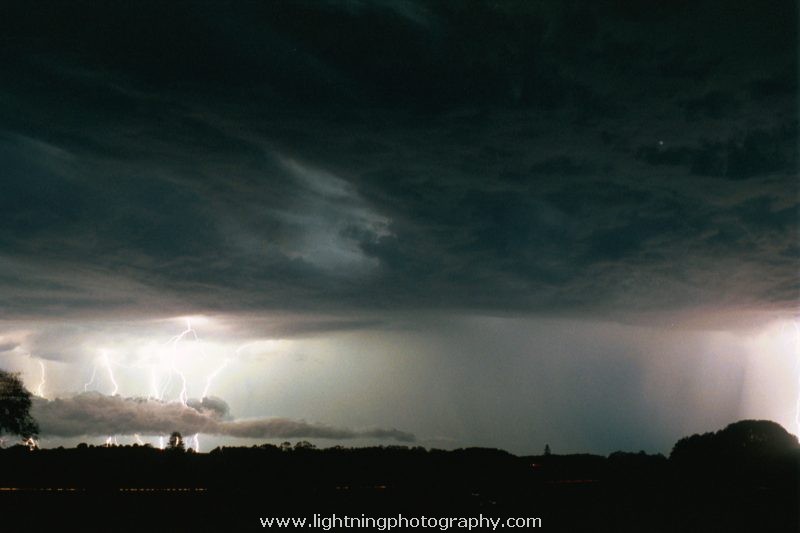 Lightning Image 2003010870