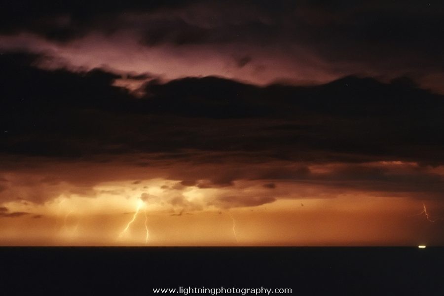 Lightning Image 2003033034