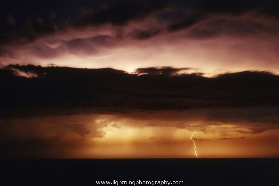 Lightning Image 2003033035