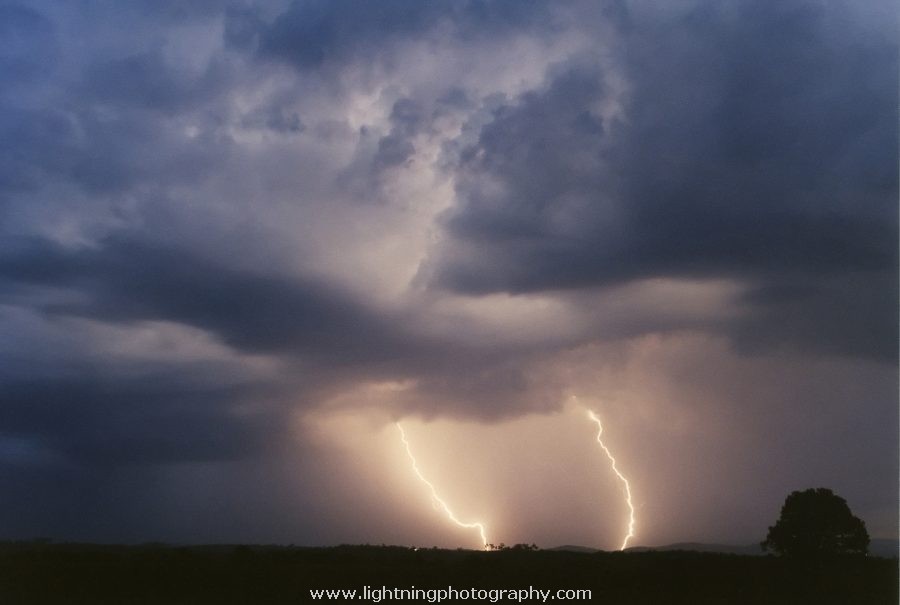 Lightning Image 2003102519