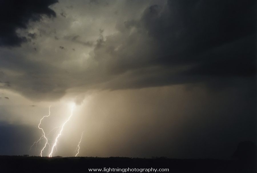 Lightning Image 2003102524