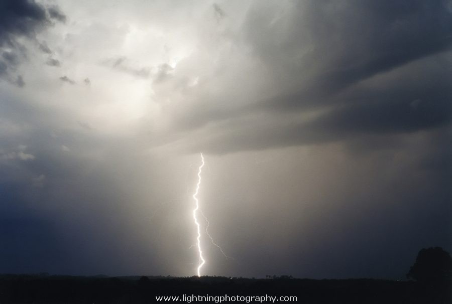 Lightning Image 2003102525