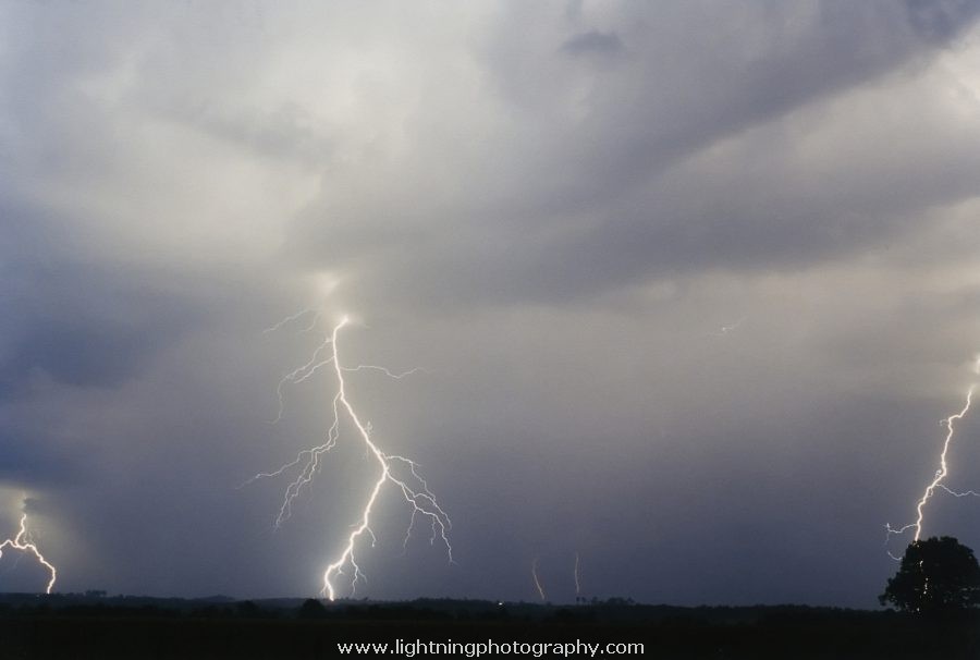 Lightning Image 2003102527