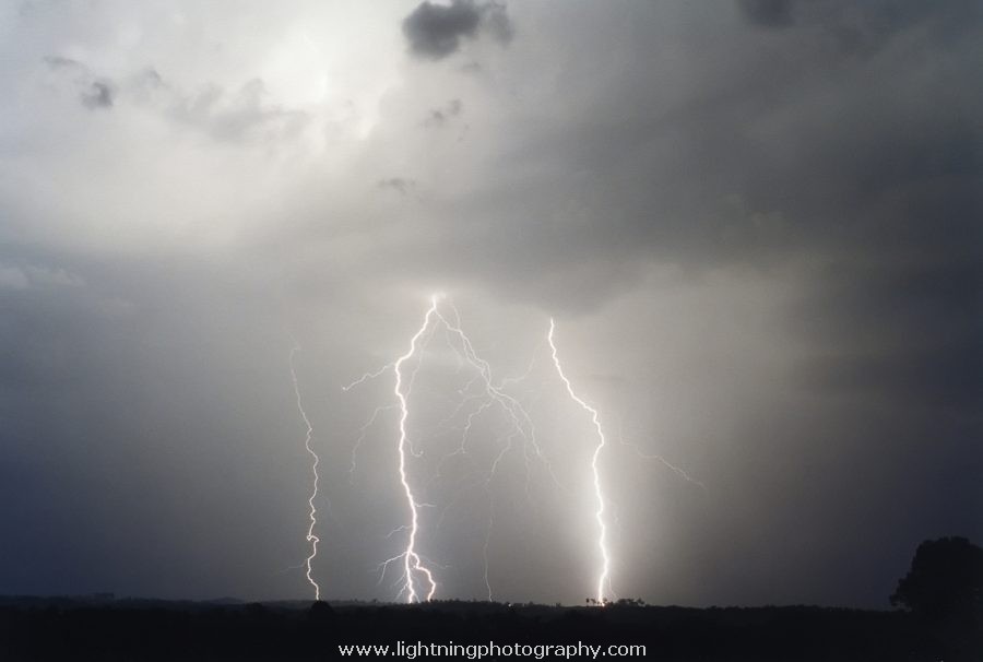 Lightning Image 2003102528