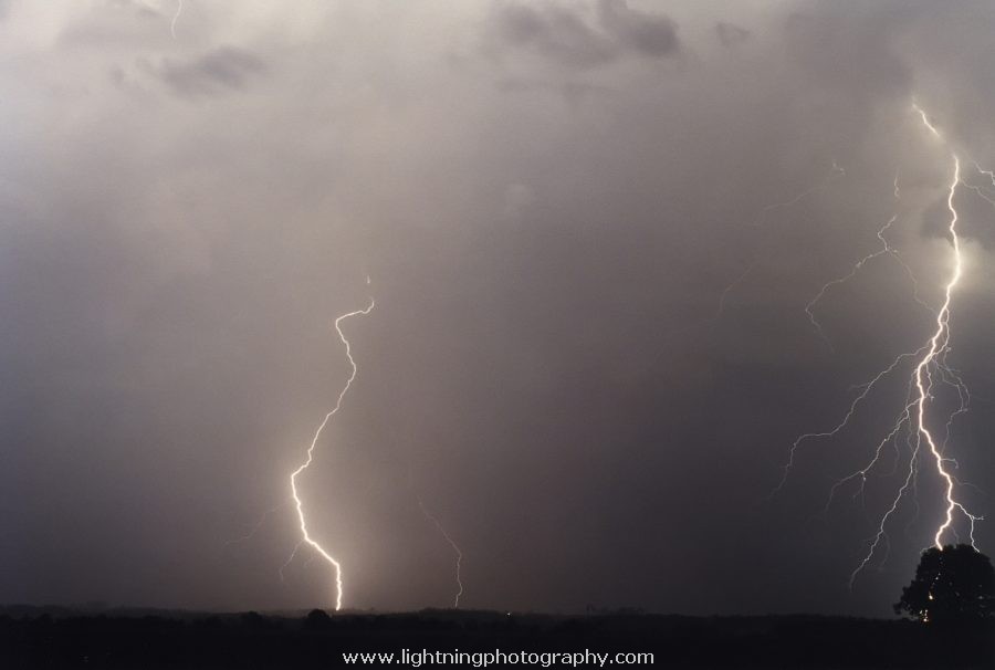 Lightning Image 2003102531