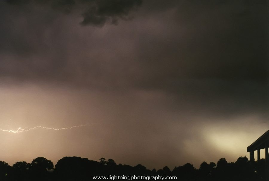 Lightning Image 2003102534