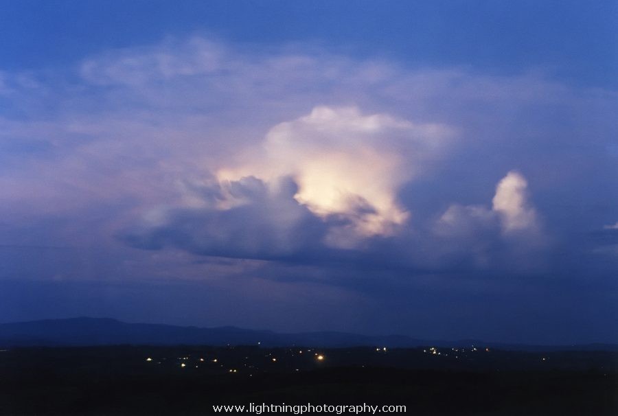 Lightning Image 2003122503