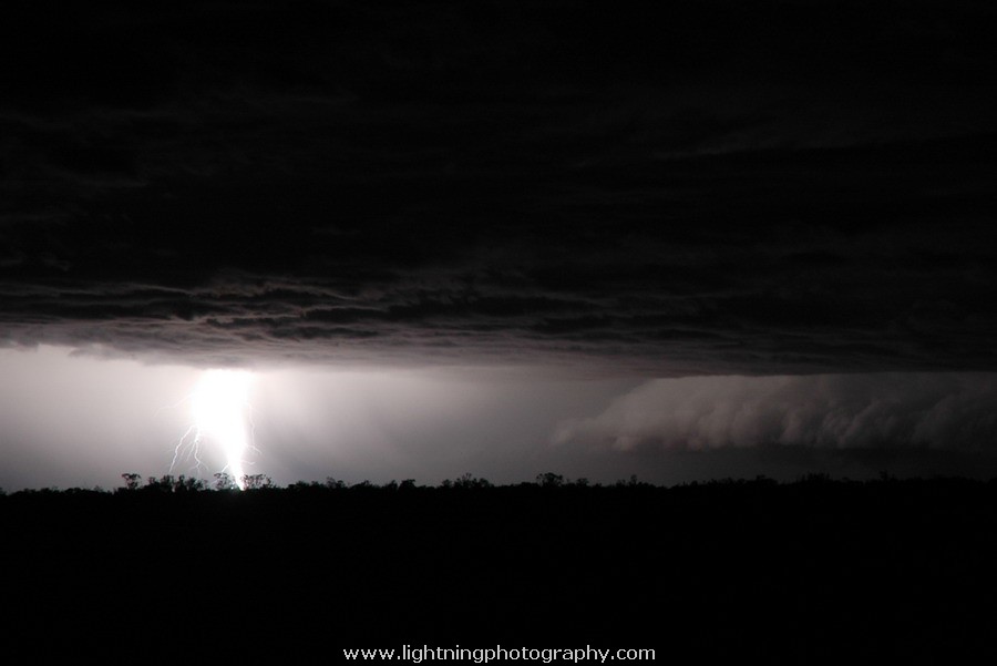 Lightning Image 2004120759