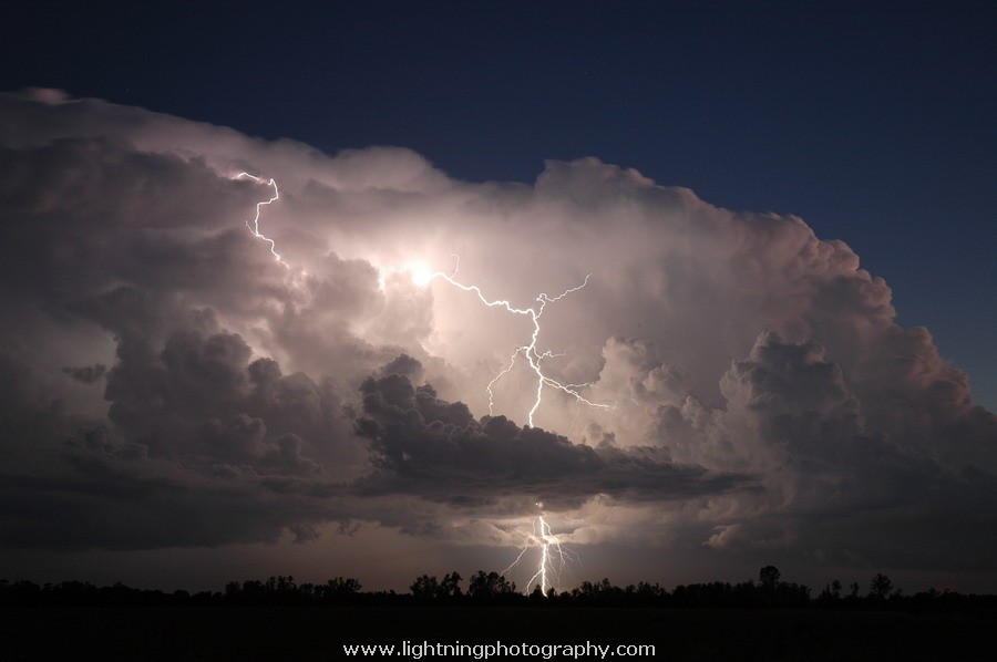 Lightning Image 2005012173