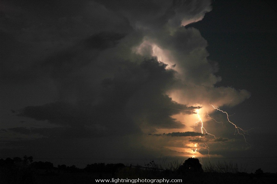 Lightning Image 2005012182