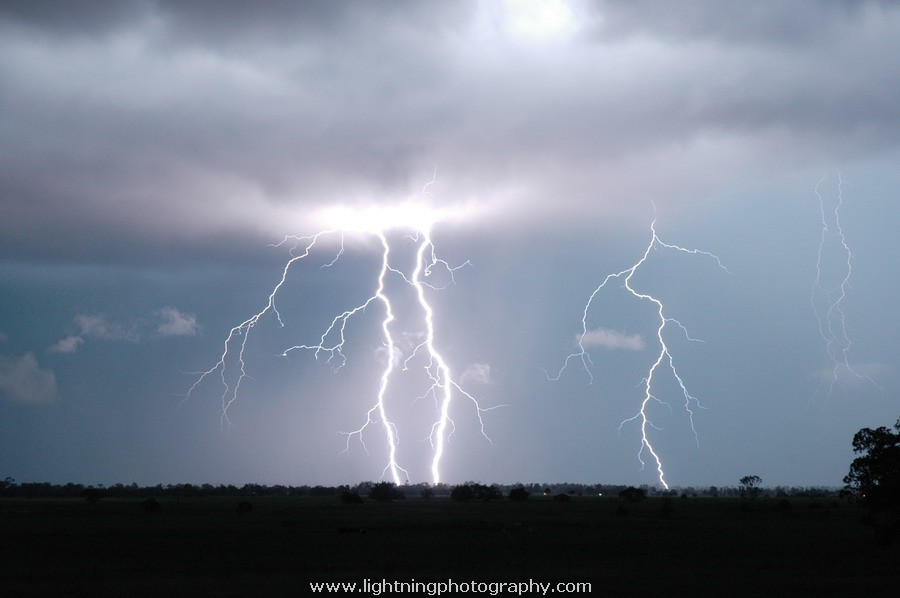 Lightning Image 2005012245