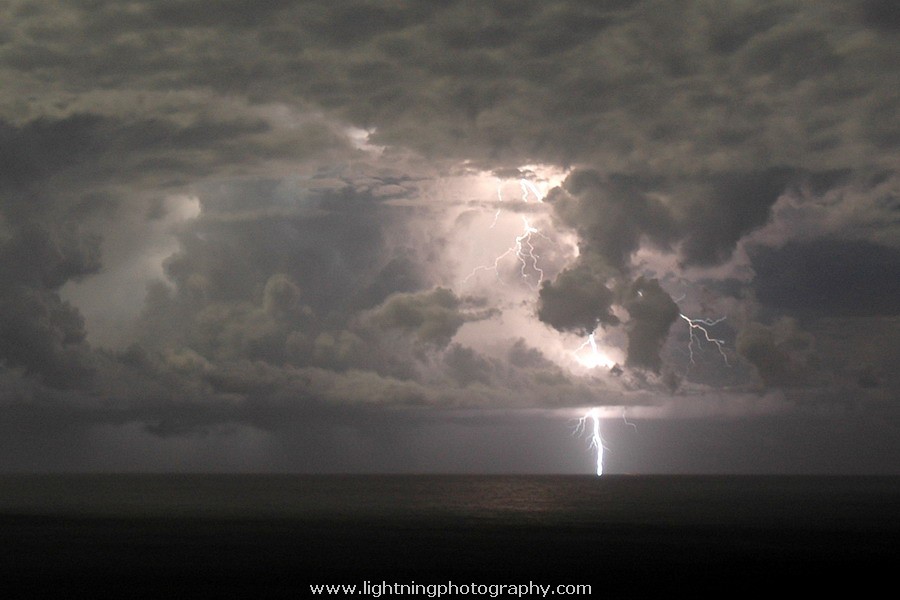 Lightning Image 2005032524