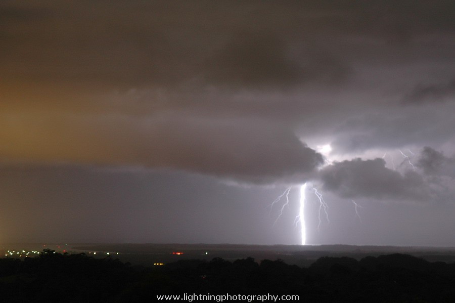 Lightning Image 2005032535