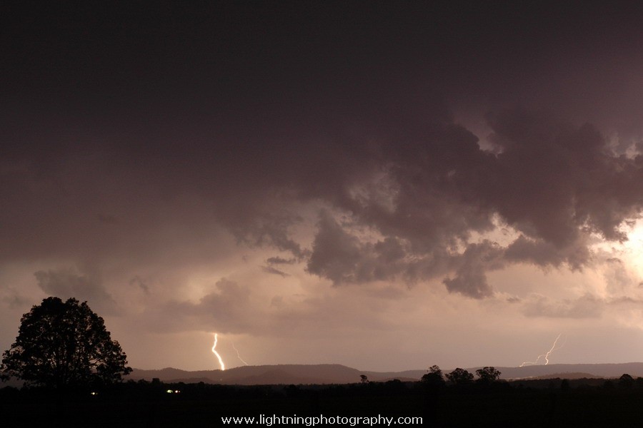 Lightning Image 2005102425