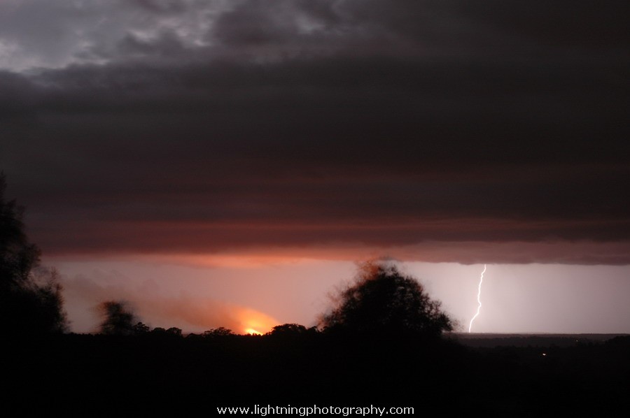 Lightning Image 2005102568