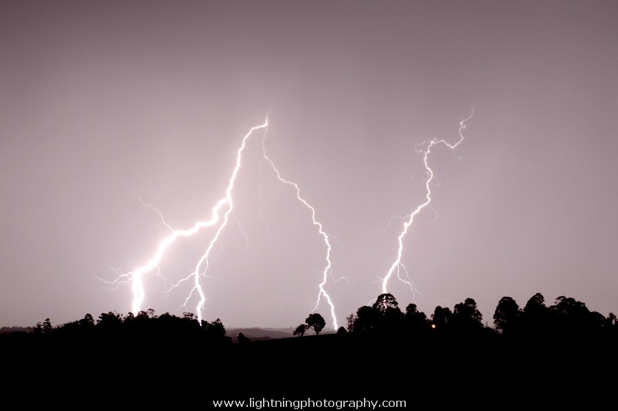 Lightning Image 2005102746