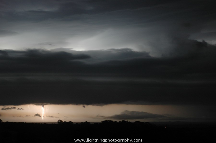 Lightning Image 2005120734
