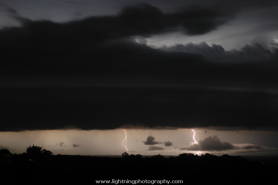 Lightning Image 2005120738