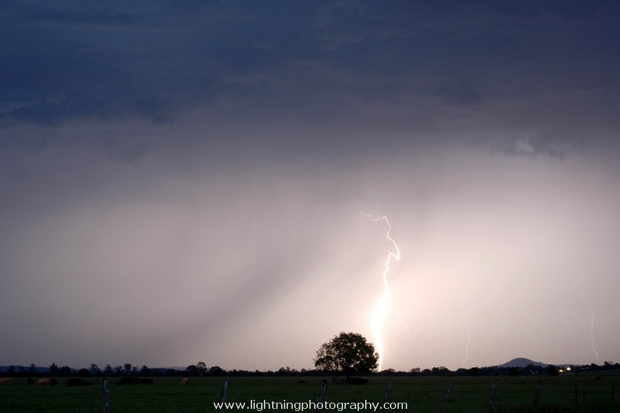 Lightning Image 2005121338