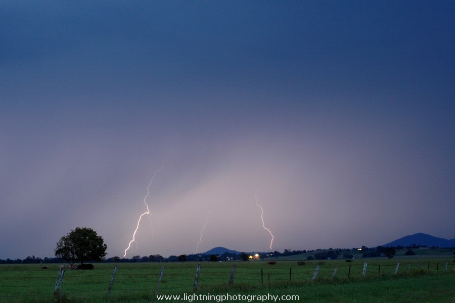 Lightning Image 2005121340