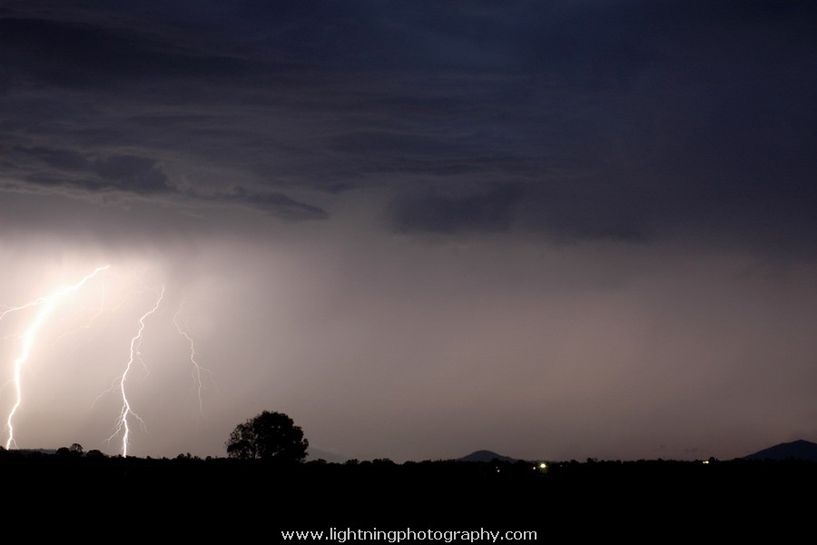 Lightning Image 2005121345