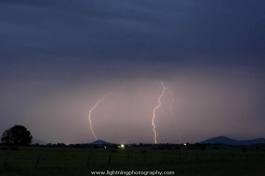 Lightning Image 2005121346