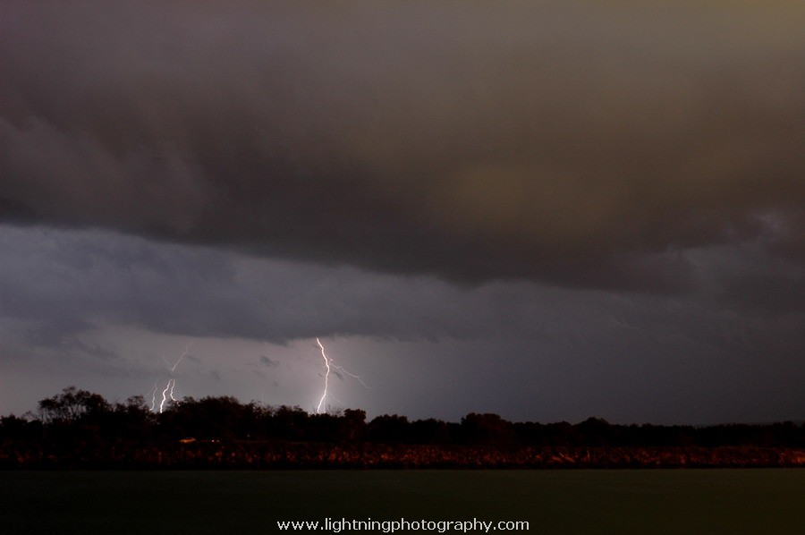 Lightning Image 2005122823