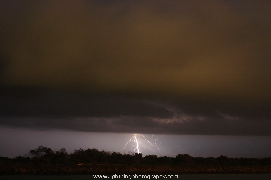 Lightning Image 2005122825