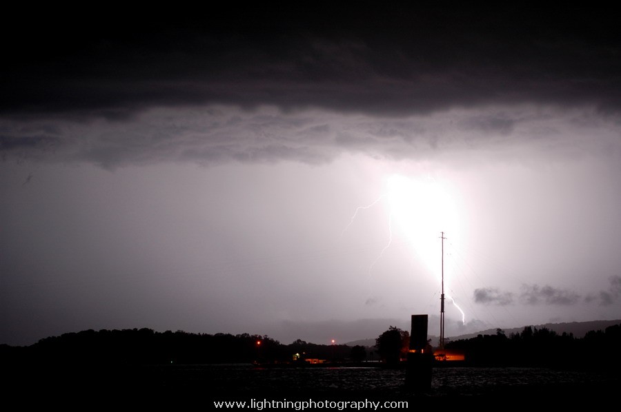 Lightning Image 2005122835