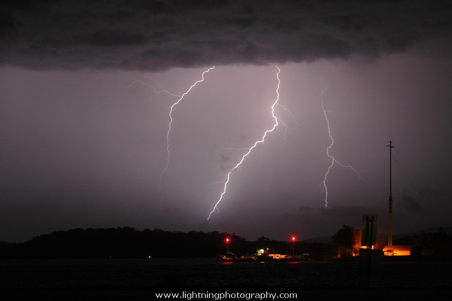 Lightning Image 2005122839