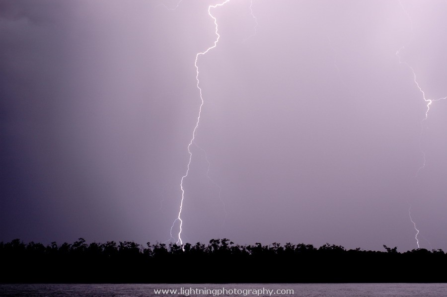 Lightning Image 2005122853