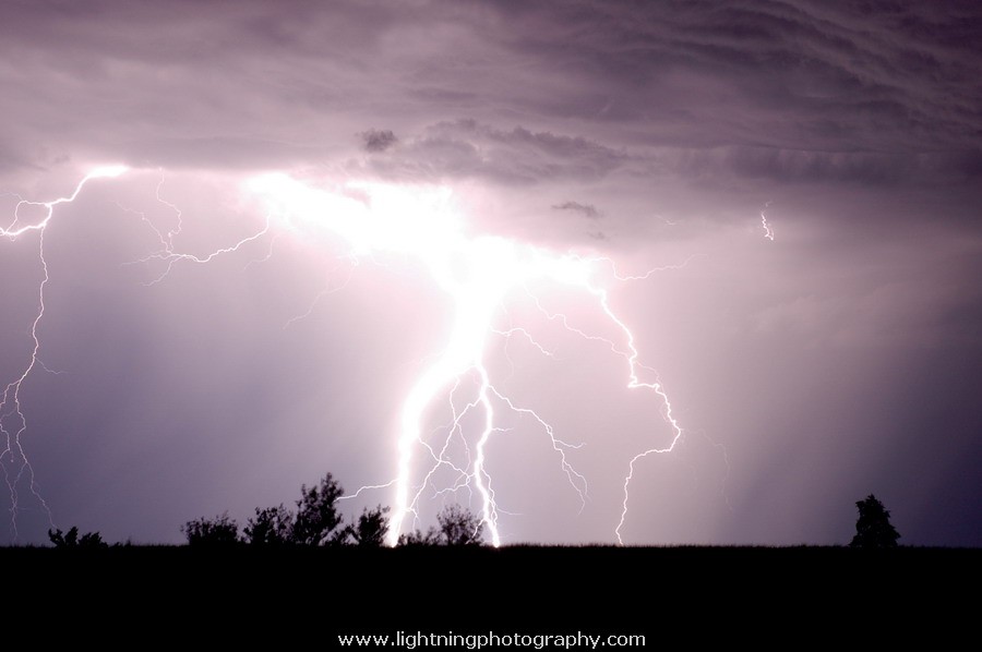 Lightning Image 2006020475