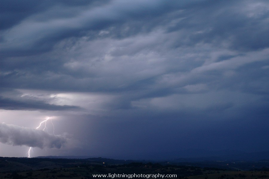 Lightning Image 2006040473