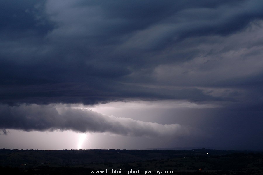 Lightning Image 2006040474