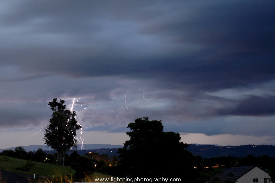 Lightning Image 2006040477