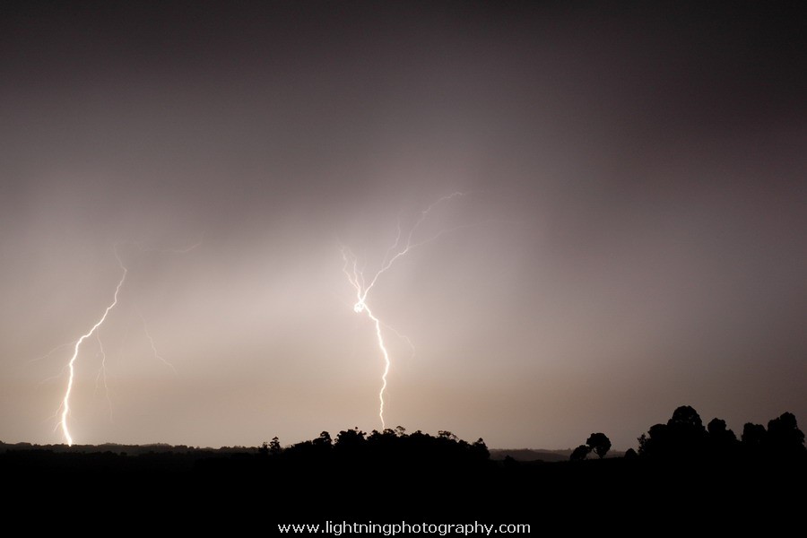 Lightning Image 2006111338