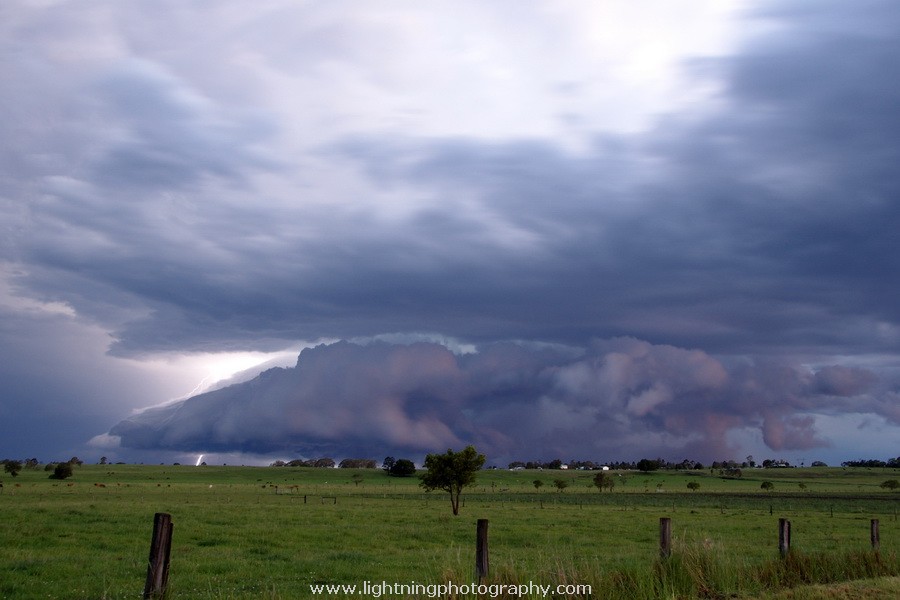 Lightning Image 2008121084