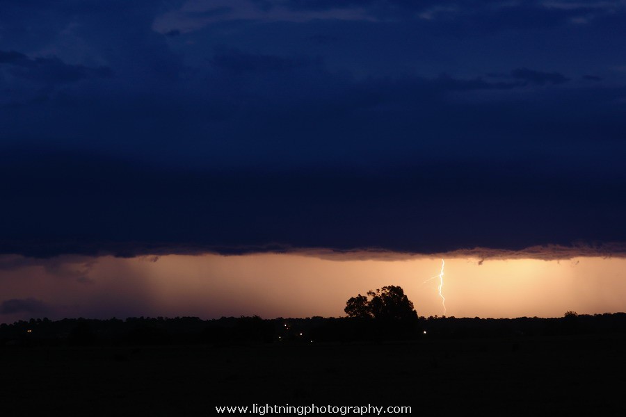 Lightning Image 2011030135