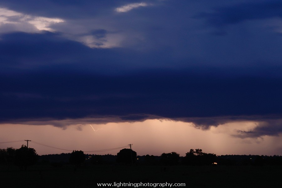 Lightning Image 2011030136