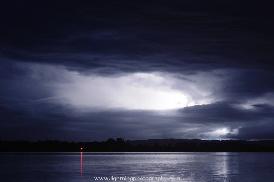 Lightning Image 2011040212