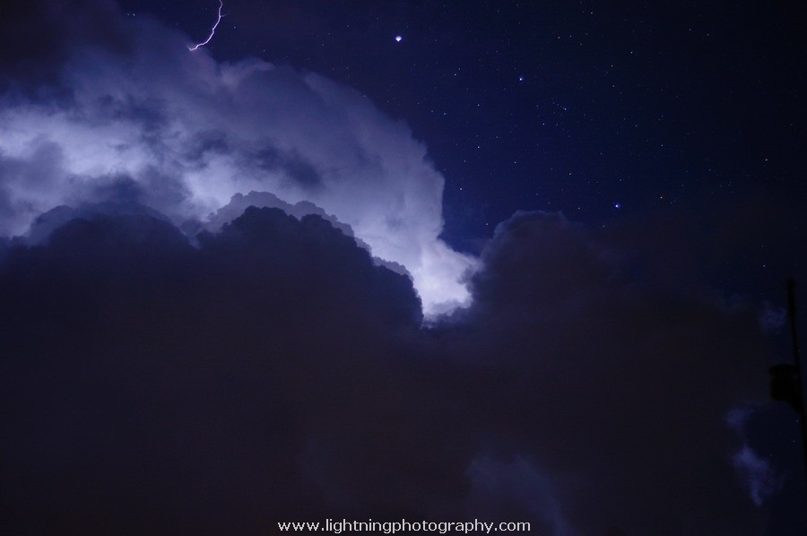 Lightning Image 2011040221