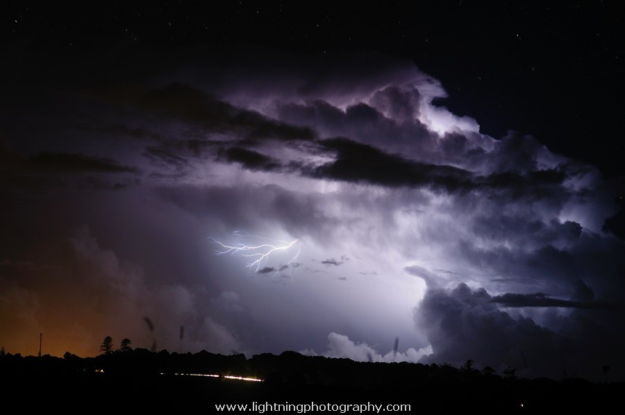 Lightning Image 2011043037