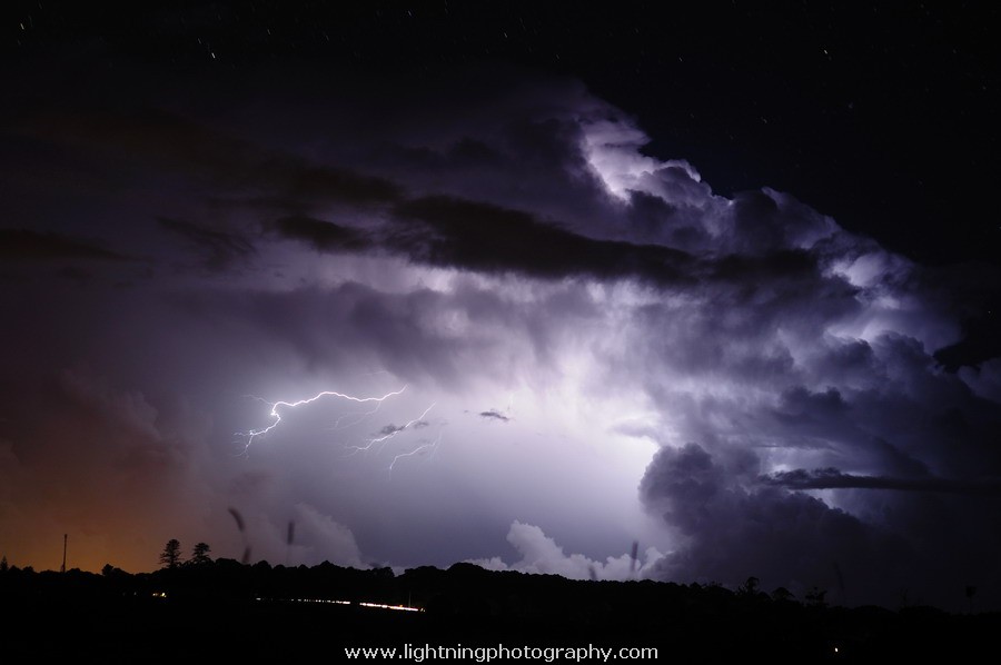 Lightning Image 2011043038