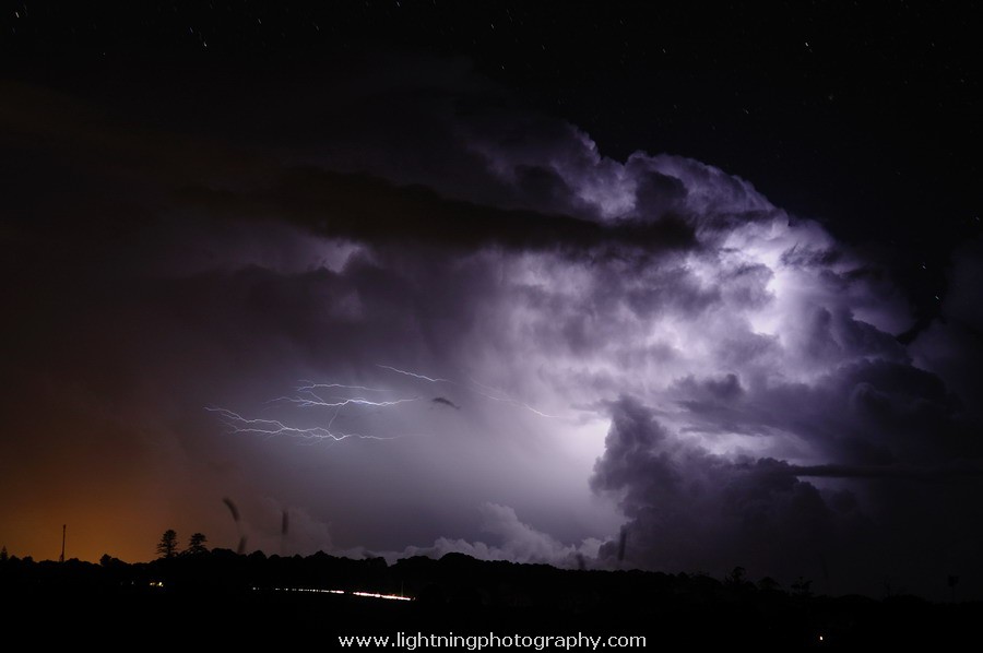 Lightning Image 2011043040