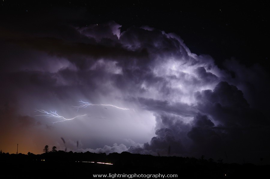 Lightning Image 2011043042