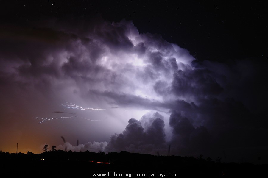 Lightning Image 2011043044